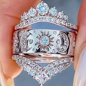 Elegant Silver and crystal Women's Ring